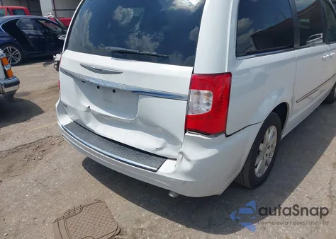 2016 Chrysler Town & Country Touring z USA, uszkodzony, nr VIN 2C4RC1BG6GR299430